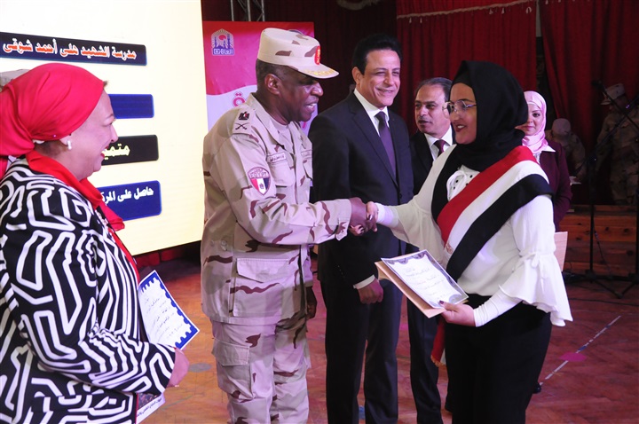 القوات المسلحة تنظم عدد من الندوات التثقيفية بمحافظتى القاهرة والمنيا لإبراز دور القوات المسلحة  فى مواجهة الإرهاب 