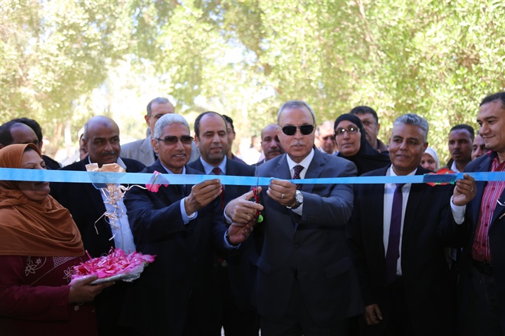 محافظ قنا ورئيس جامعة جنوب الوادي فى افتتاح الأسبوع البيئي 