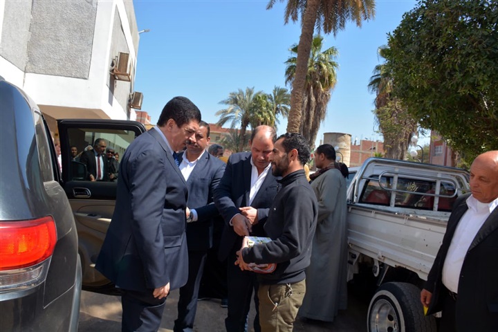 محافظ القليوبية يقوم بجولة لمدينة القناطر الخيرية لتفقد عدد من المنشآت الصحية الجاهزة للافتتاح
