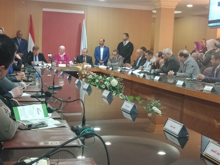 بالصور.. وزيرة البيئة تشهد مراسم تسليم معدات برنامج إدارة المخلفات بكفر الشيخ  