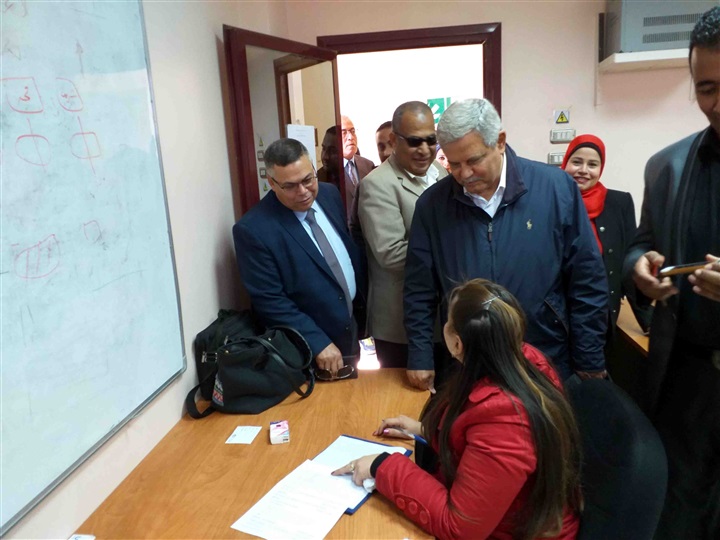 محافظ سوهاج يفتتح مشروع صرف صحى قرية سلامون   