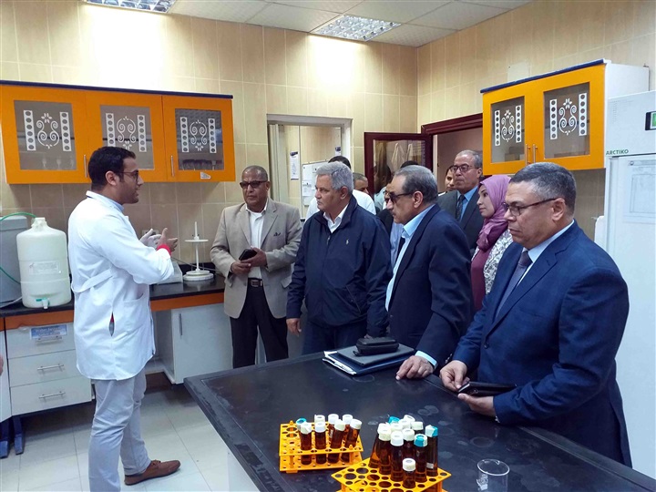 محافظ سوهاج يفتتح مشروع صرف صحى قرية سلامون   