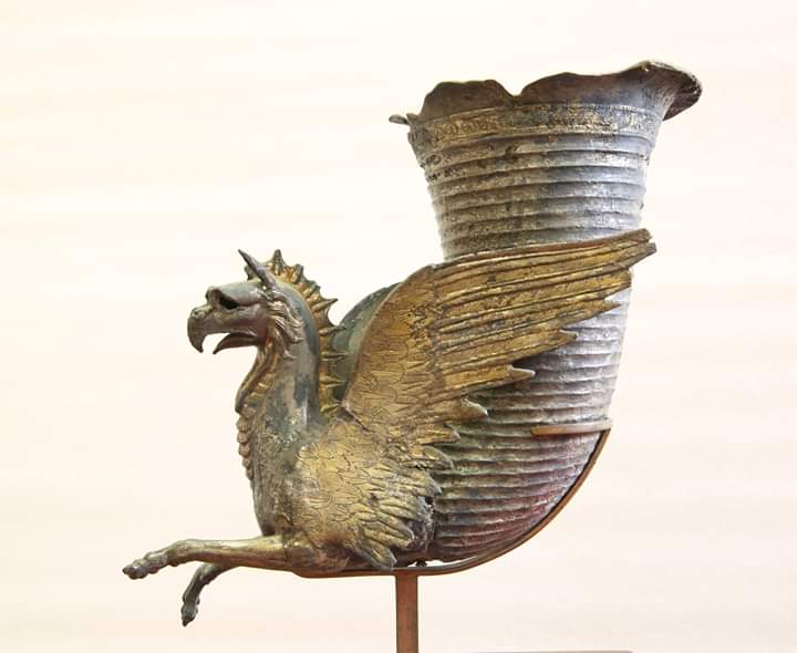 المتحف المصري يعرض هذا الأسبوع موقد مصنوع من البرونز وإناء مصنوع من الفضه المغطاة بالذهب المتحف المصري يعرض هذا الأسبوع موقد مصنوع من البرونز وإناء مصنوع من الفضه المغطاة بالذهب