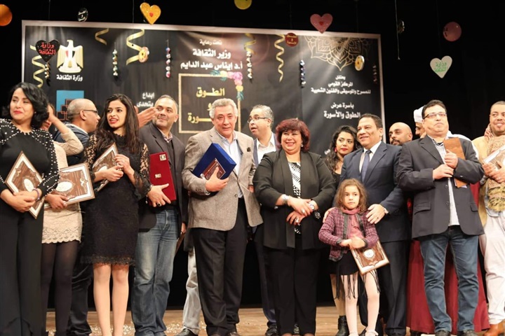 بالصور.. عبد الدايم تشهد تكريم أبطال "الطوق والإسورة".. وتهدى درع الوزارة لـ"ناصر عبد المنعم" بالصور.. عبد الدايم تشهد تكريم أبطال "الطوق والإسورة".. وتهدى درع الوزارة لـ"ناصر عبد المنعم"
