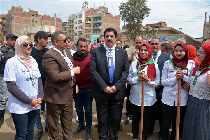 محافظ القليوبية يشارك في حملة لتشجير شوارع مدينة بنها بالتعاون مع كلية الزراعة 