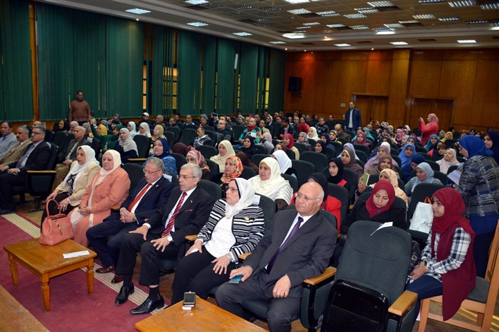 محافظ القليوبية يشارك بالندوة التي تنظمها المجلس القومي للمرأة بالتعاون مع هيئة الرقابة الادارية للتعريف بالفساد وطرق مكافحته
