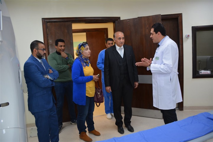 وفد من أطباء القوات المسلحة وجامعة الأزهر يزورون مستشفي شفاء الأورمان بالأقصر ويعلنون دعمهم للمرحلة الثالثة