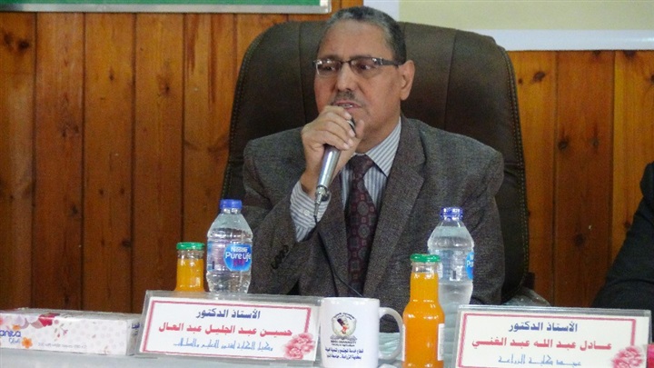 "زراعة المنيا" تنظم حفلًا لتنصيب اتحاد طلابها وتهدي درع الاتحاد لرئيس الجامعة ونائبه