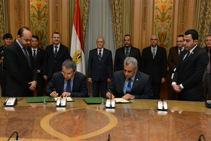 "العصار" يشهد توقيع مذكرة تفاهم مع شركة كورية للتعاون في مجال تحويل المخلفات إلى طاقة "العصار" يشهد توقيع مذكرة تفاهم مع شركة كورية للتعاون في مجال تحويل المخلفات إلى طاقة