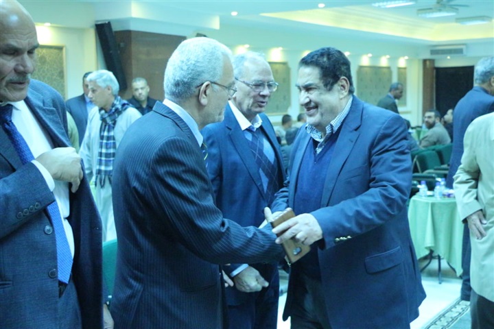 مكرم محمد أحمد ومفيد شهاب يشاركان عزاء نبيل زكي مكرم محمد أحمد ومفيد شهاب يشاركان عزاء نبيل زكي