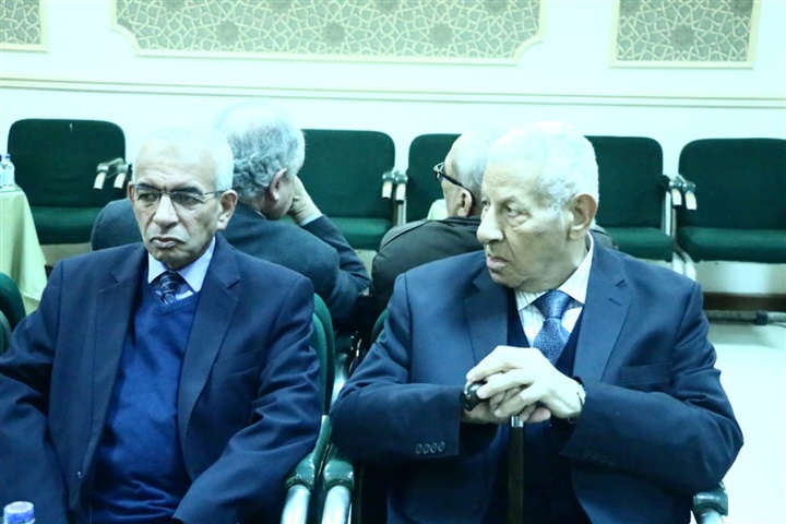 مكرم محمد أحمد ومفيد شهاب يشاركان عزاء نبيل زكي مكرم محمد أحمد ومفيد شهاب يشاركان عزاء نبيل زكي