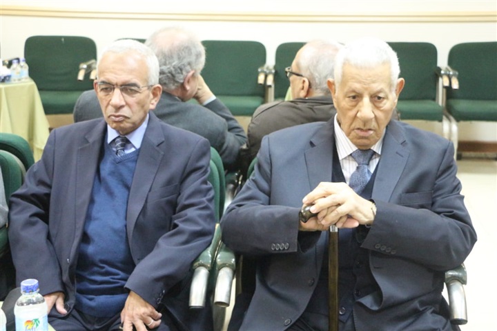 مكرم محمد أحمد ومفيد شهاب يشاركان عزاء نبيل زكي مكرم محمد أحمد ومفيد شهاب يشاركان عزاء نبيل زكي