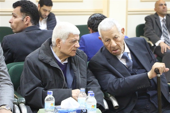 مكرم محمد أحمد ومفيد شهاب يشاركان عزاء نبيل زكي مكرم محمد أحمد ومفيد شهاب يشاركان عزاء نبيل زكي