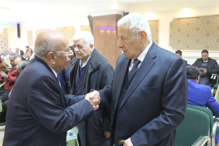 مكرم محمد أحمد ومفيد شهاب يشاركان عزاء نبيل زكي مكرم محمد أحمد ومفيد شهاب يشاركان عزاء نبيل زكي