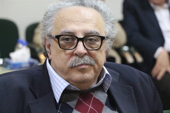 مكرم محمد أحمد ومفيد شهاب يشاركان عزاء نبيل زكي مكرم محمد أحمد ومفيد شهاب يشاركان عزاء نبيل زكي