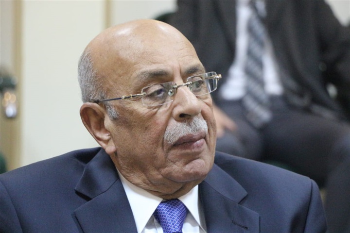 مكرم محمد أحمد ومفيد شهاب يشاركان عزاء نبيل زكي مكرم محمد أحمد ومفيد شهاب يشاركان عزاء نبيل زكي