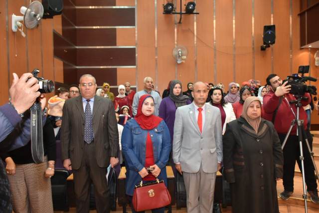 محافظ الشرقية يُشارك في إحتفالية فرع المجلس القومي للمرأة تحت شعار " المرأة المصرية أصل الحكاية "