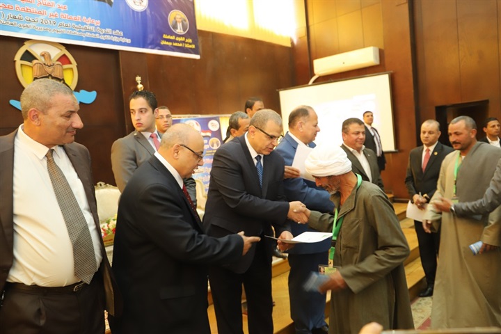 وزارتا القوي العاملة والتضامن توفران التغطية التأمينية لـ 2.5 عامل