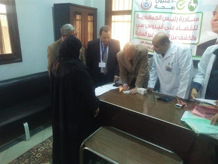 وكيل وزارة الصحة بالشرقية يتابع حملة 100 مليون صحة  بمستشفي بلبيس المركزي