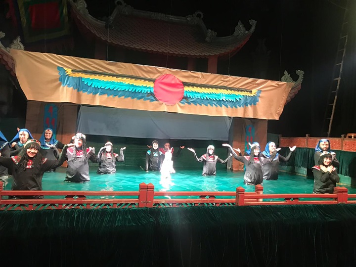 العرض المسرحي "إيزيس وأوزوريس" يبهر الشعب الفيتنامي 