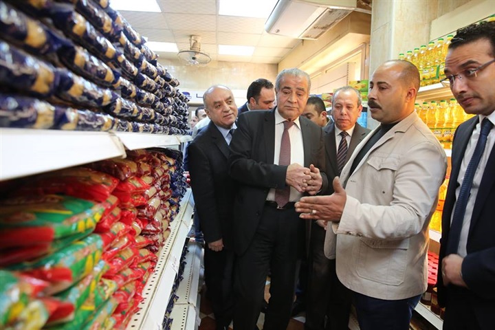بالصور.. وزير التموين يطمئن علي توافر السلع الغذائية بفرع الشركة القابضة بكفر الشيخ