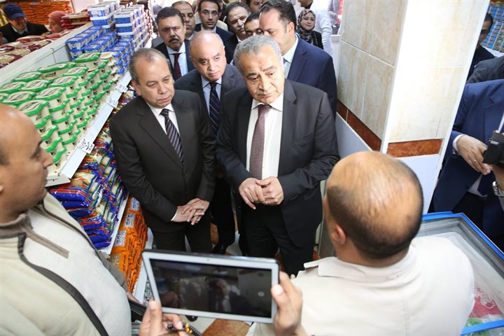 بالصور.. وزير التموين يطمئن علي توافر السلع الغذائية بفرع الشركة القابضة بكفر الشيخ