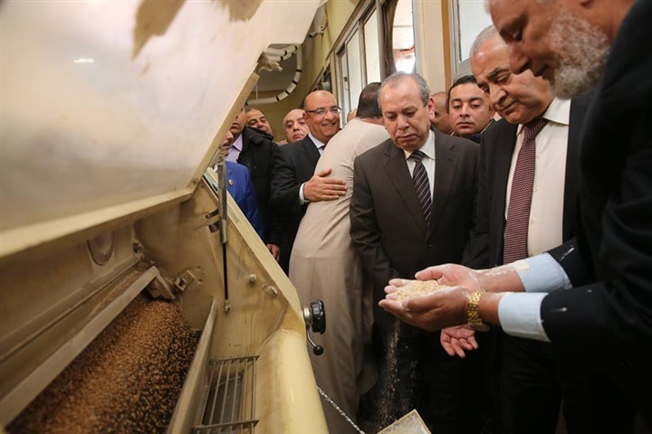 بالصور.. وزير التموين ومحافظ كفر الشيخ يتفقدان قطاع المطاحن بالمحافظة