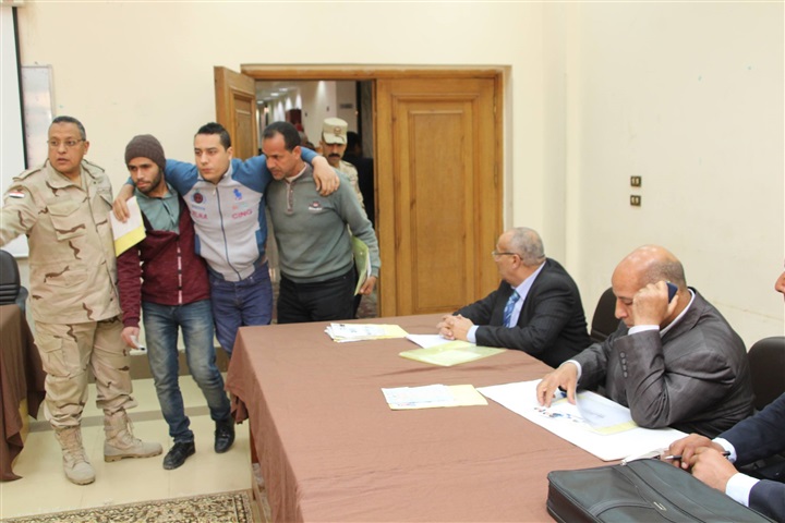 بالصور.. لجنة التجنيد تجري الكشف على 42 طالبًا ذوي الاحتياجات بـجامعة كفر الشيخ