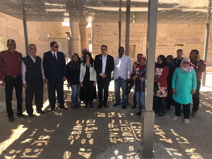 وزير الآثار يتفقد معابد فيلة بأسوان وزير الآثار يتفقد معابد فيلة بأسوان