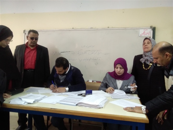 بالصور.. بدء توزيع شريحة الإنترنت لطلاب أولي ثانوي بكفر الشيخ