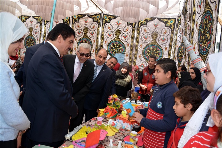 محافظ القليوبية يشارك في ملتقي سفراء التغيير( بيتنا هو البداية ) بمدرسة الشبان المسلمين 