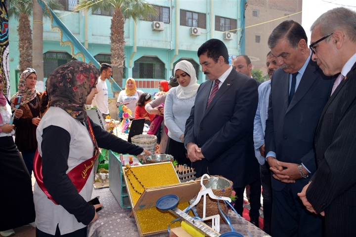 محافظ القليوبية يشارك في ملتقي سفراء التغيير( بيتنا هو البداية ) بمدرسة الشبان المسلمين 