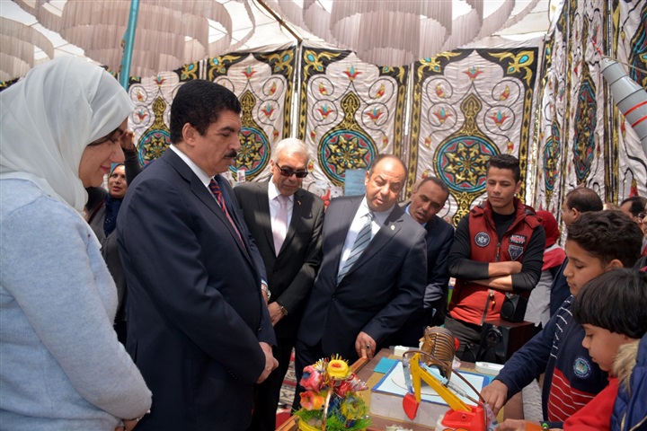 محافظ القليوبية يشارك في ملتقي سفراء التغيير( بيتنا هو البداية ) بمدرسة الشبان المسلمين 
