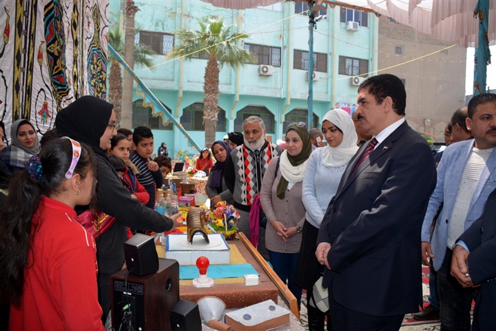 محافظ القليوبية يشارك في ملتقي سفراء التغيير( بيتنا هو البداية ) بمدرسة الشبان المسلمين 