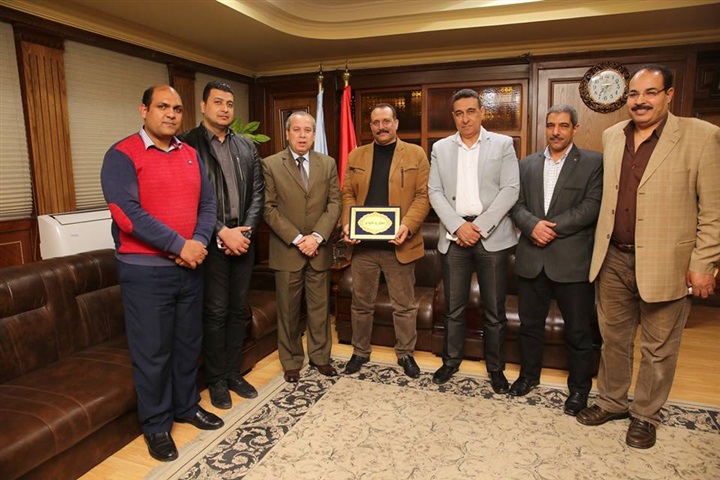 بالصور.. محافظ كفرالشيخ يكرم مدير مكتبه ويصدر حركة تنقلات محدودة بديوان المحافظة بالصور.. محافظ كفرالشيخ يكرم مدير مكتبه ويصدر حركة تنقلات محدودة بديوان المحافظة