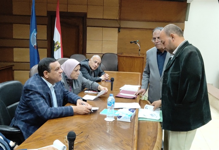 هشام آمنة يلتقي بـ 33 مواطن ومواطنة خلال اللقاء الأسبوعي الدوري لخدمة المواطنين 