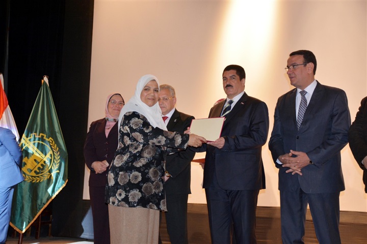 محافظ القليوبية يشارك في إحتفالية المرأة المصرية في 100 عام 
