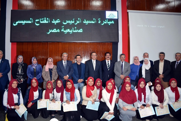 محافظ القليوبية ورئيس جامعة بنها يشهدان احتفالية مبادرة "صنايعية مصر"