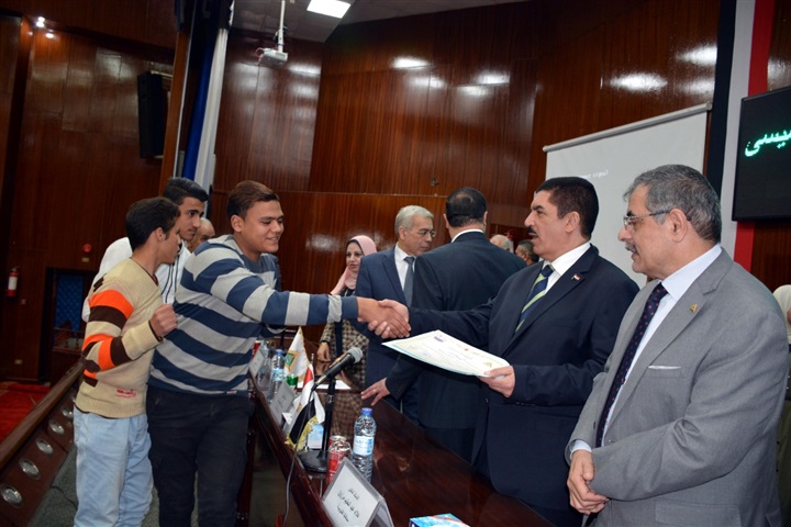 محافظ القليوبية ورئيس جامعة بنها يشهدان احتفالية مبادرة "صنايعية مصر"