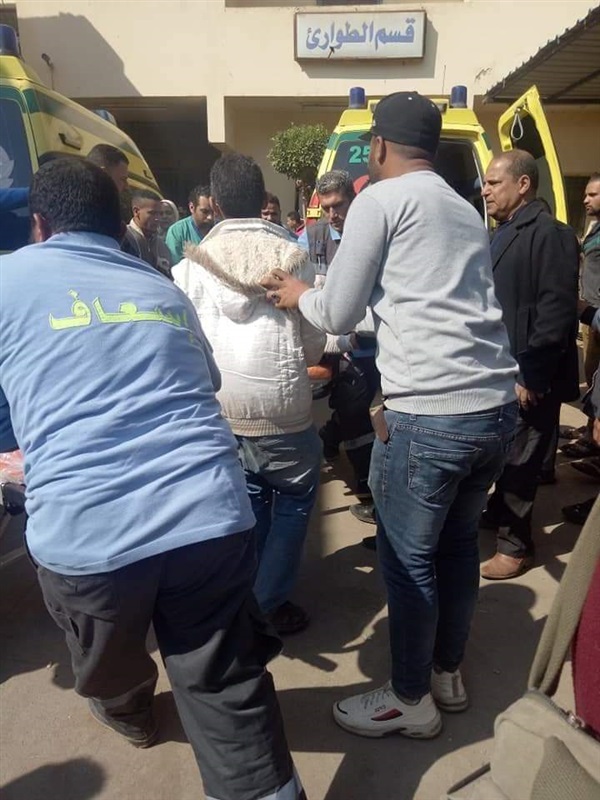 بالفيديو.. مختل عقليا يطلق النار عشوائيًا ويقتل 5 أشخاص ويصيب 3 بأوسيم