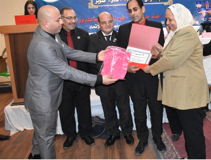 بالصور.. مجموعة عمال مصر تكرم 55 أم بمناسبة عيد الأم