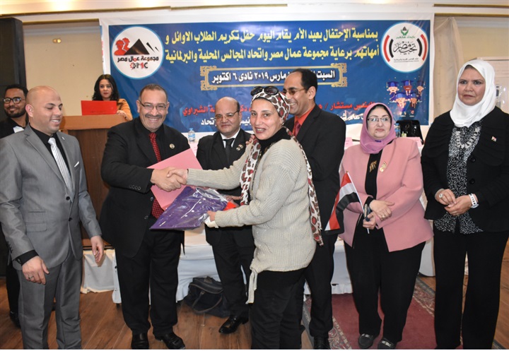 بالصور.. مجموعة عمال مصر تكرم 55 أم بمناسبة عيد الأم