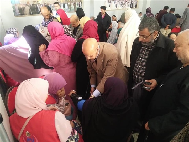 وكيل وزارة الصحة بالشرقية يتابع الفرق المتحركة بحملة 100 مليون صحة