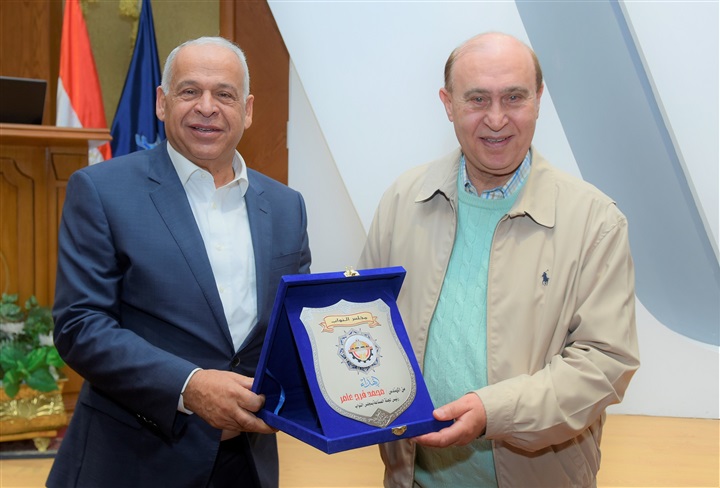 مميش: 4.3 مليار دولار عائدات قناة السويس من يوليو 2018 لمارس 2019 مميش: 4.3 مليار دولار عائدات قناة السويس من يوليو 2018 لمارس 2019