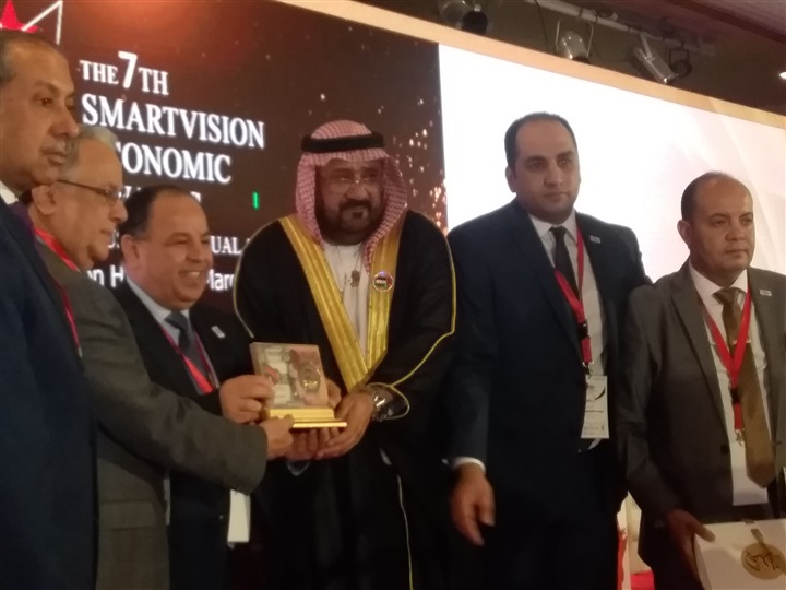 خمسة جلسات مثمرة وتكريم للوزراء على هامش منتدى مصر الإقتصادى خمسة جلسات مثمرة وتكريم للوزراء على هامش منتدى مصر الإقتصادى