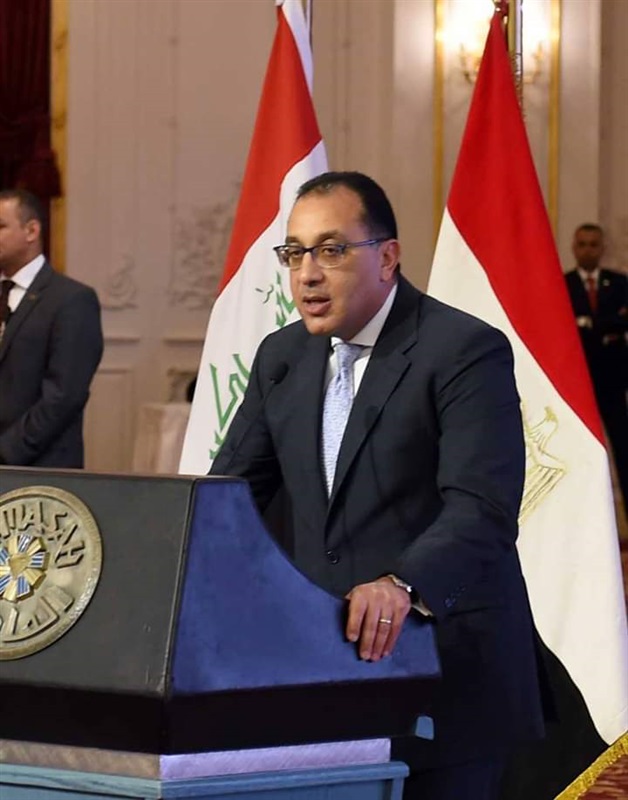رئيسا وزراء مصر والعراق يشهدان الملتقى الاقتصادى والتجارى بحضور عدد كبير من رجال الأعمال بالبلدين رئيسا وزراء مصر والعراق يشهدان الملتقى الاقتصادى والتجارى بحضور عدد كبير من رجال الأعمال بالبلدين