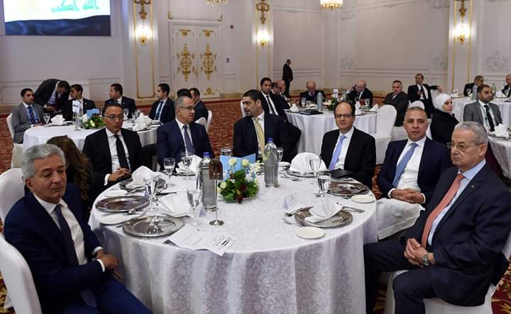 رئيسا وزراء مصر والعراق يشهدان الملتقى الاقتصادى والتجارى بحضور عدد كبير من رجال الأعمال بالبلدين رئيسا وزراء مصر والعراق يشهدان الملتقى الاقتصادى والتجارى بحضور عدد كبير من رجال الأعمال بالبلدين