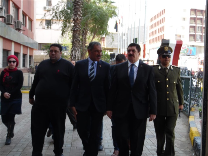 محافظ القليوبية يفتتح منطقة انتظار سيارات ذوي الإحتياجات الخاصة بشبرا الخيمة 