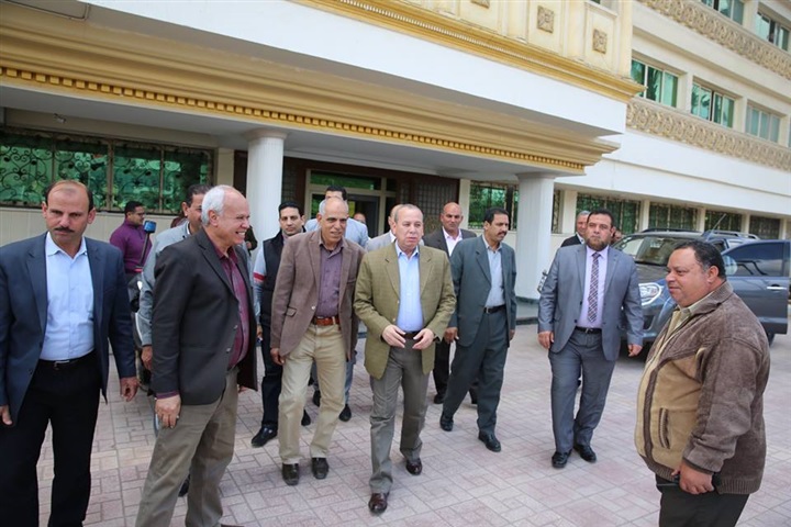 بالصور.. 10 سيارات جديدة بـ 4.5 مليون جنيه لدعم منظومة النظافة بقري كفر الشيخ