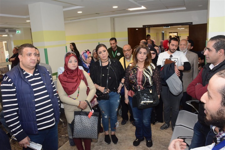 محافظ الأقصر يزور مستشفي شفاء الأورمان بالأقصر ويشارك في حفل عيد الأم وتقديم الهدايا لعدد من الأمهات